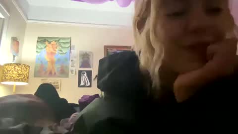 Snapshot of daisybaby699 chatting on December 21, 7:56 am DaisyB3 online show from December 21, 7:56 am