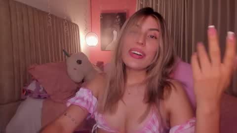 Helloo HAPPY NEW YEAR  Ill be back soon   online show from February 6, 1:09 am