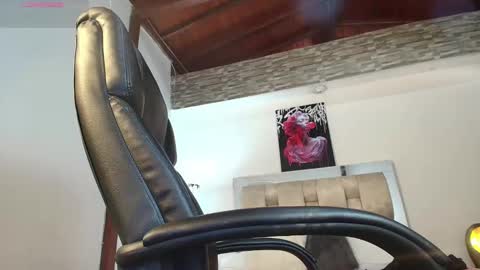 dakotarobbins_ online show from January 21, 5:30 pm