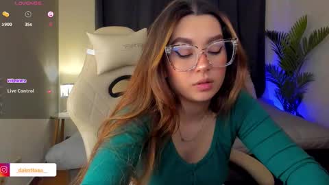 Snapshot of dakottaa__ chatting on October 15, 11:51 pm dakottaa__ online show from October 15, 11:51 pm