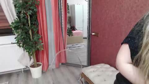 DaliaHaven online show from February 4, 9:18 pm