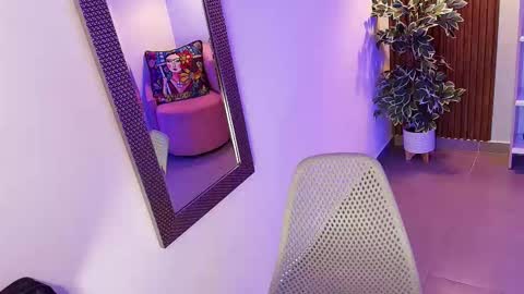 Snapshot of dalila_sky chatting on October 16, 6:10 pm Dalila online show from October 16, 6:10 pm