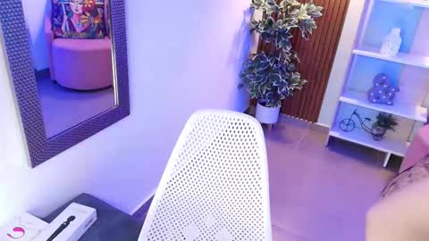 Snapshot of dalila_sky chatting on October 18, 6:31 pm Dalila online show from October 18, 6:31 pm