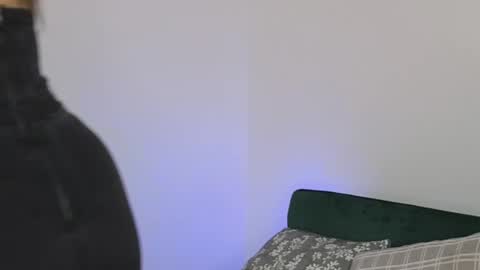 damedefeu online show from February 13, 7:21 am