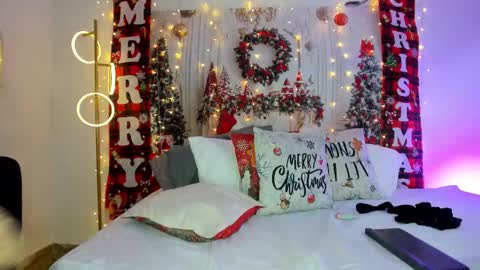 danaferluccio online show from December 4, 6:30 pm