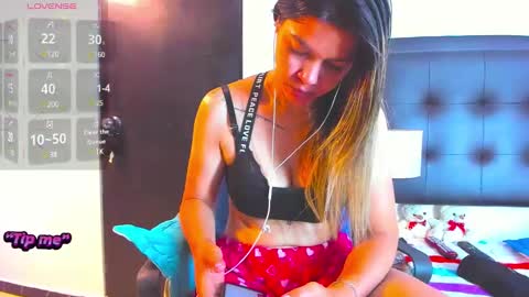 Snapshot of daniela_beauty chatting on January 23, 8:15 am daniela online show from January 23, 8:15 am