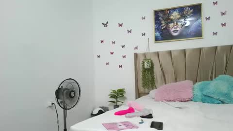 daniela_lan online show from September 18, 2:43 am