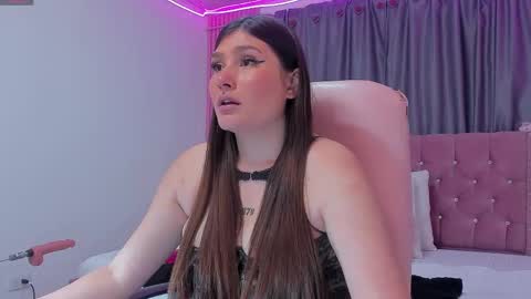 Snapshot of danielle_april chatting on October 1, 4:28 am Danielle online show from October 1, 4:28 am