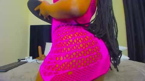 Snapshot of danielle_rock chatting on September 18, 9:57 pm danielle_rock online show from September 18, 9:57 pm