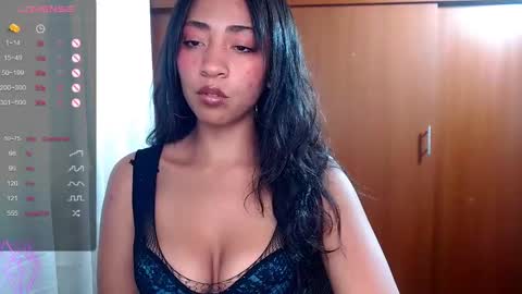 Snapshot of danna__ross chatting on December 3, 9:01 pm Danna Ross online show from December 3, 9:01 pm