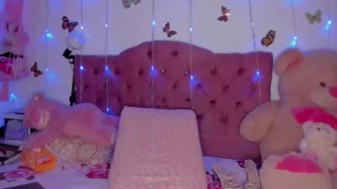 Danna Sofia jeins online show from April 9, 2:11 pm