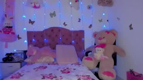 Danna Sofia jeins online show from April 5, 5:23 pm