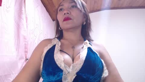 dannamomcerratt online show from April 16, 1:39 am