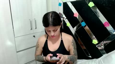 daphne877046 online show from January 16, 6:48 pm