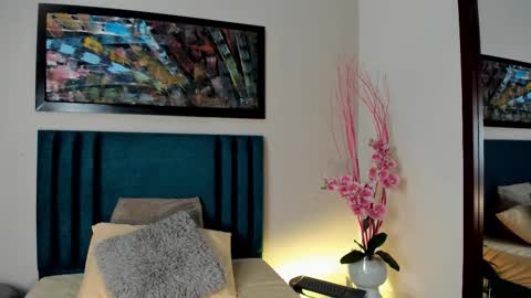 DAPHNE BEAUMONT online show from October 26, 2:23 pm