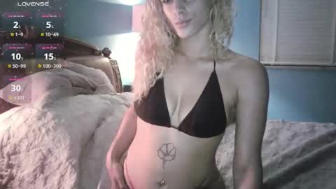 darcieroselli online show from April 17, 5:42 am