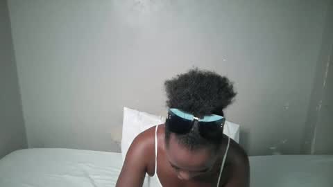 dark_lovly online show from February 21, 8:04 am