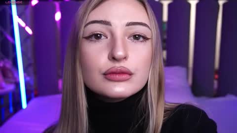 Amina online show from February 6, 1:58 pm