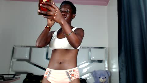 darkskin_quin online show from April 2, 7:39 am