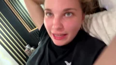 deepthroatqueen33 online show from October 23, 9:43 pm