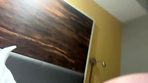 deepthroatqueen33 online show from December 1, 3:10 am