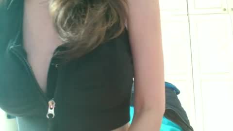 KamiDevi online show from April 12, 1:14 pm