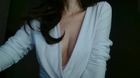 KamiDevi online show from December 5, 3:57 pm