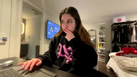 Delara V online show from February 21, 9:04 pm