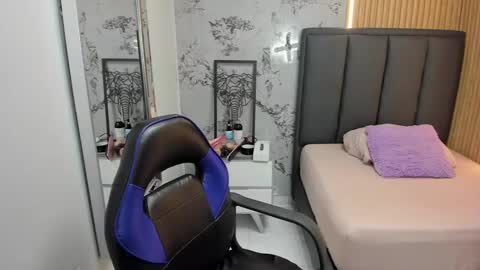 delilaquinn online show from October 7, 12:20 pm