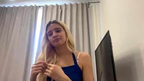 Amelia online show from May 22, 1:09 pm