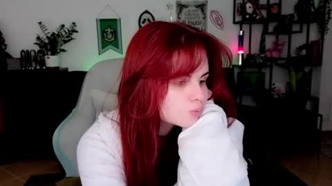 dellacrush_ online show from February 16, 6:30 pm