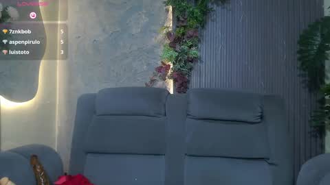 Snapshot of denise_babe_ chatting on October 6, 4:34 pm Laura online show from October 6, 4:34 pm