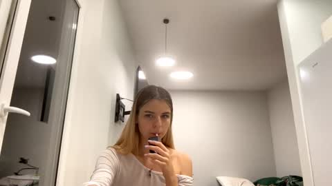 Denni online show from September 17, 8:40 pm