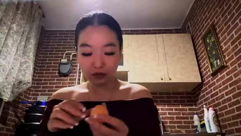 Emma online show from December 15, 2:11 pm