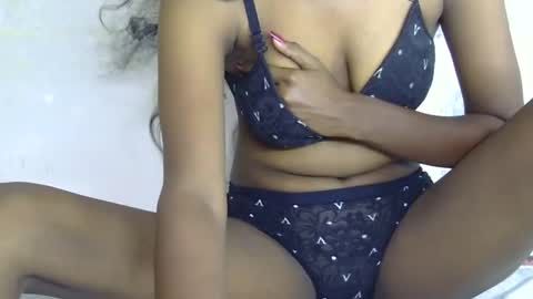 Snapshot of desi_darling chatting on October 23, 5:35 am kajal online show from October 23, 5:35 am