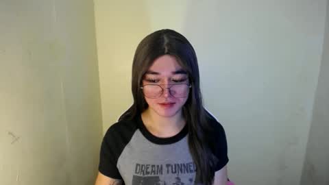 Snapshot of desirable_lorinexx chatting on February 22, 2:28 am LORINE online show from February 22, 2:28 am