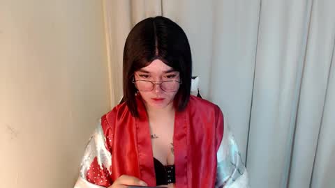 Snapshot of desirable_lorinexx chatting on March 5, 5:29 am LORINE online show from March 5, 5:29 am