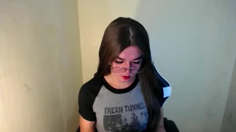 Snapshot of desirable_lorinexx chatting on February 7, 1:36 am LORINE online show from February 7, 1:36 am