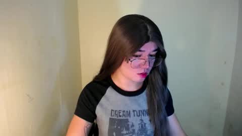 Snapshot of desirable_lorinexx chatting on January 17, 7:05 pm LORINE online show from January 17, 7:05 pm