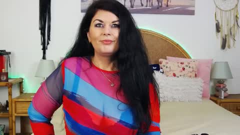 Snapshot of desirehellen chatting on January 11, 11:56 pm HellenMoon online show from January 11, 11:56 pm