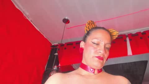 Snapshot of devil_taylorx chatting on February 5, 2:37 pm devil_taylorx online show from February 5, 2:37 pm
