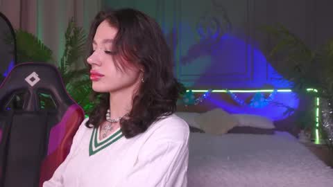 Snapshot of devilinee chatting on December 8, 7:58 am devilinee online show from December 8, 7:58 am