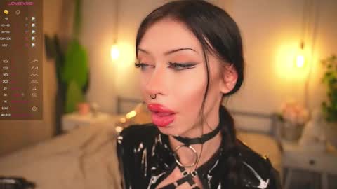 Snapshot of devilss_toy chatting on October 4, 4:22 pm CIBELLE online show from October 4, 4:22 pm