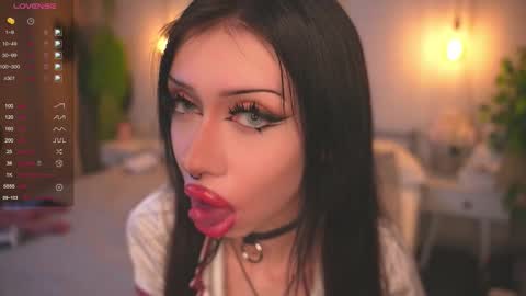 Snapshot of devilss_toy chatting on October 18, 4:32 pm CIBELLE online show from October 18, 4:32 pm