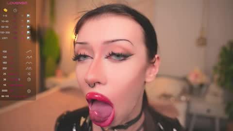 Snapshot of devilss_toy chatting on October 13, 4:20 pm CIBELLE online show from October 13, 4:20 pm