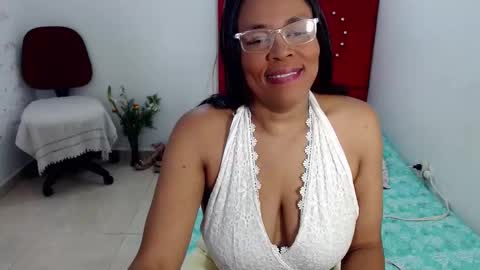 Snapshot of devorasexy2 chatting on February 19, 11:17 am Devora.. online show from February 19, 11:17 am