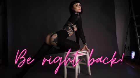 dgtlgrl online show from January 9, 6:23 pm