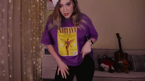 Snapshot of diana_floweri chatting on December 19, 9:51 am Diana online show from December 19, 9:51 am