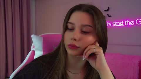 Snapshot of dianabecker chatting on October 20, 6:33 pm Diana online show from October 20, 6:33 pm