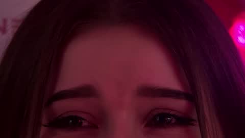 Snapshot of dianabecker chatting on February 12, 4:44 am Diana online show from February 12, 4:44 am
